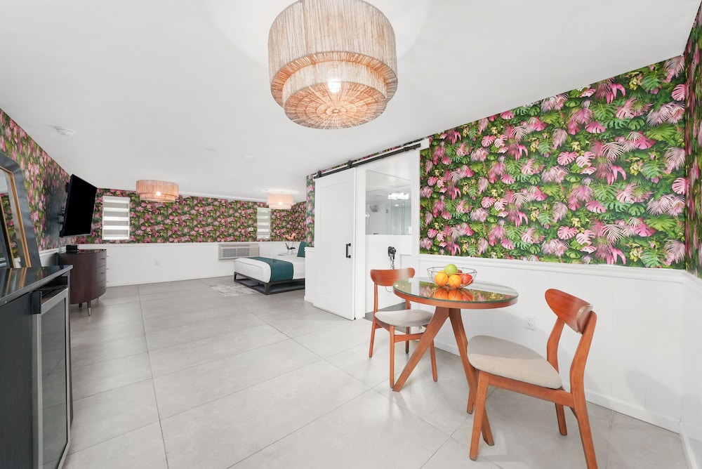 Whitelaw Hotel 43/59