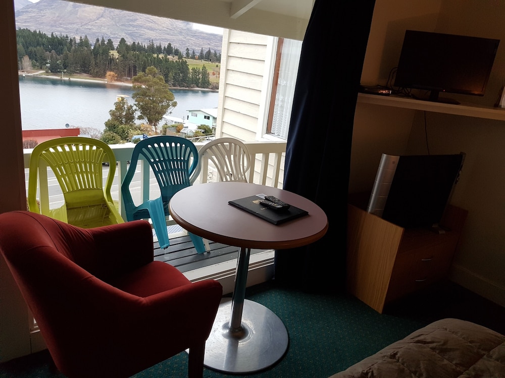 Colonial Village Motel photo4