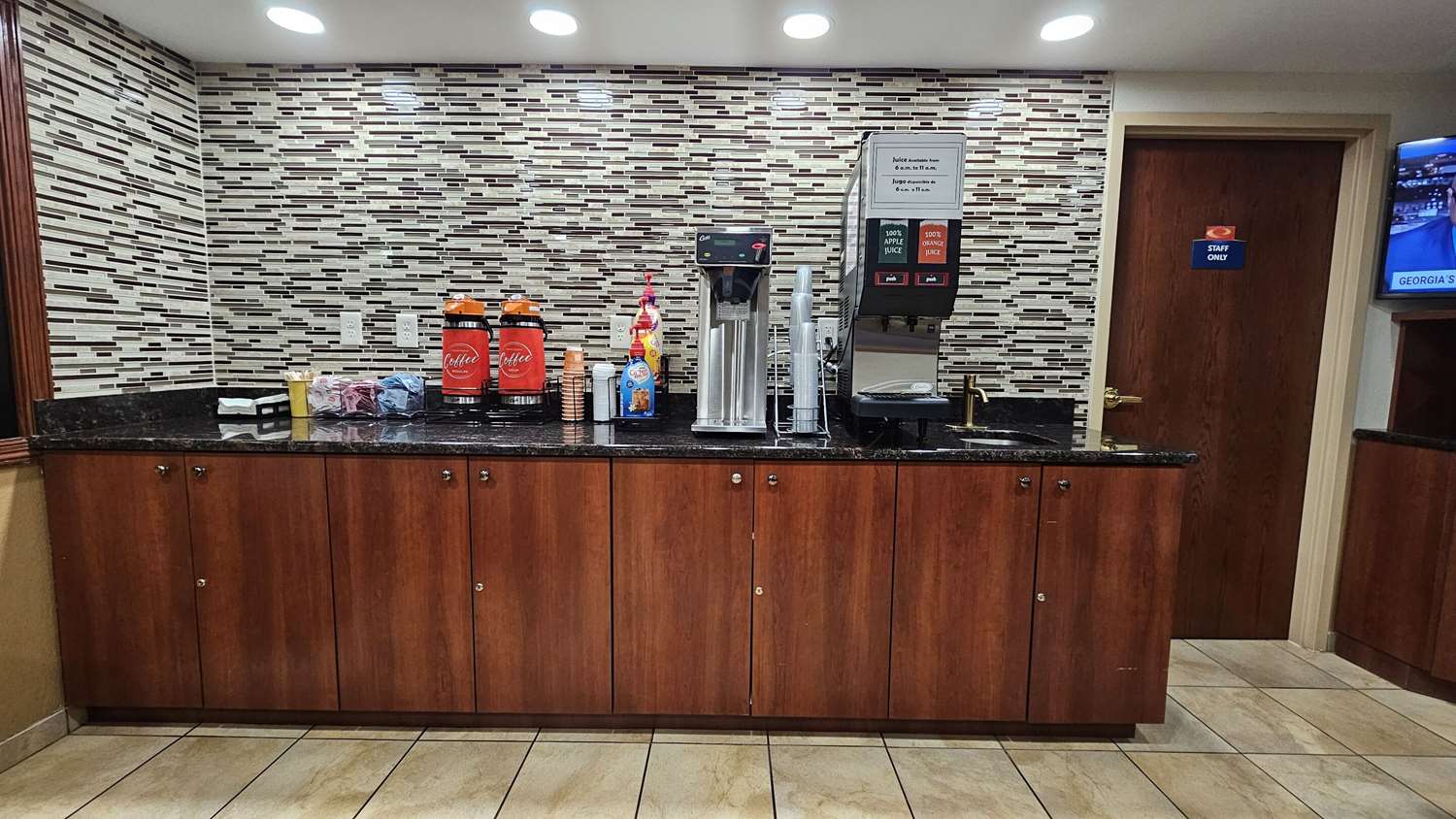 Econo Lodge Woodbridge 10/36