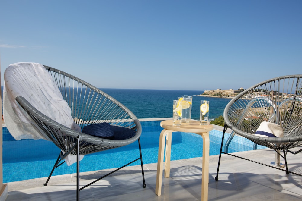 Archipelagos Hotel 41/46