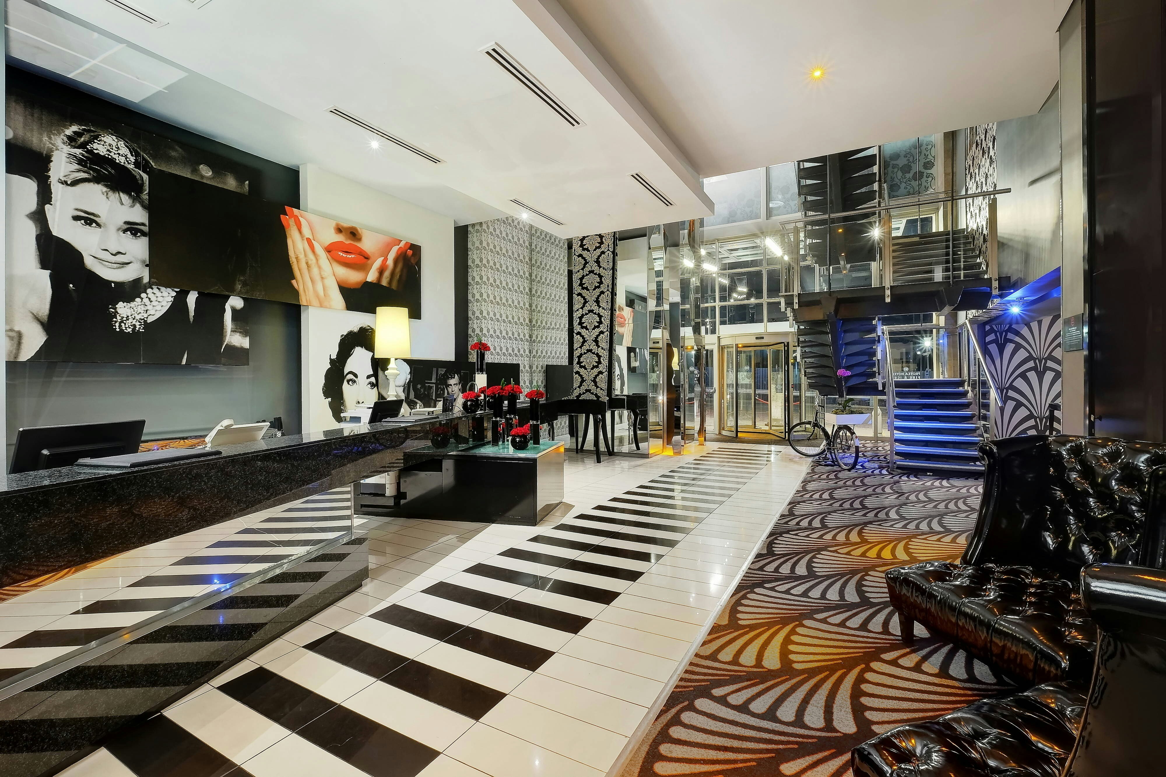 Lobby at Protea Hotel Fire And Ice Johannesburg Melrose Arch, JOHANNESBURG