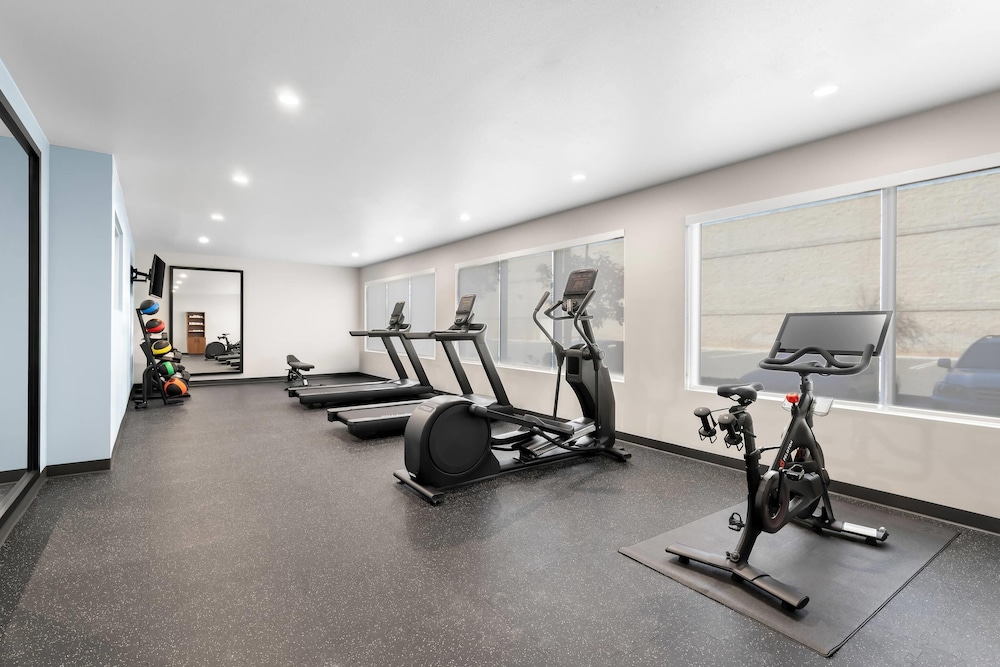 Everhome Suites San Bernardino - Loma Linda 35/59