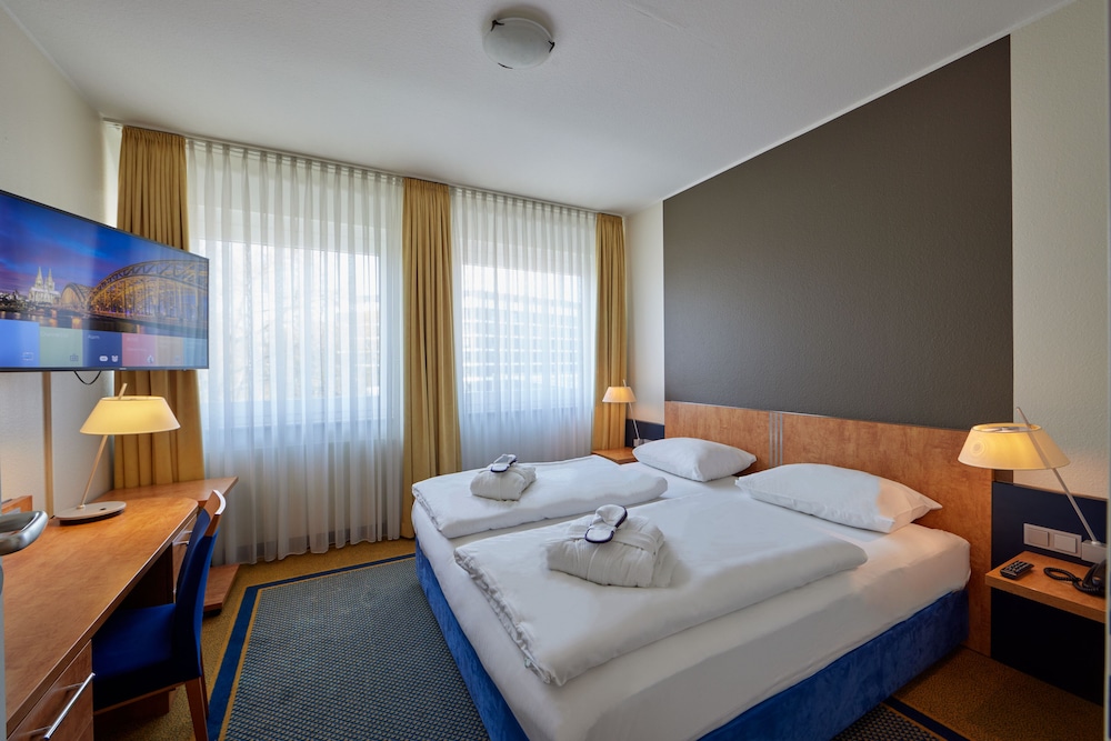 JUNIOR SUITE, KING BED