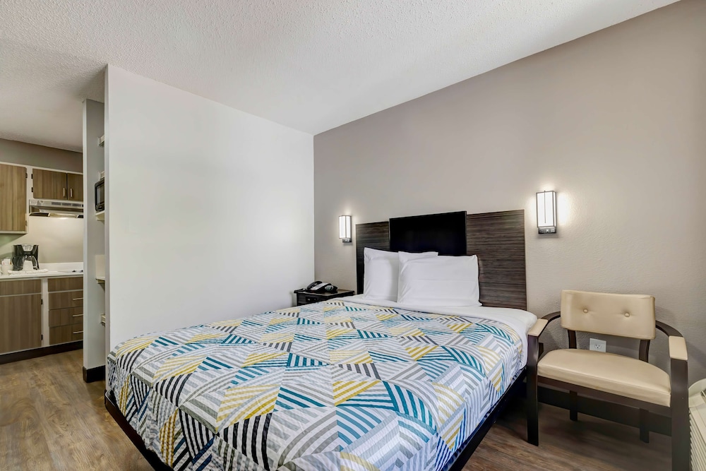 STANDARD, QUEEN BED, SMOKING, ACCESSIBLE