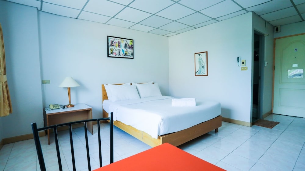 ROOM, DOUBLE BED