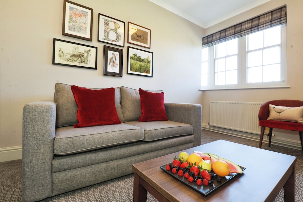 De Vere Cranage Estate 27/44
