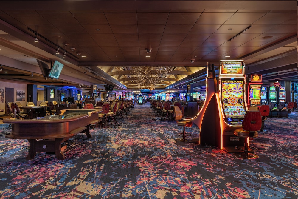 Golden Nugget Lake Tahoe Hotel & Casino 52/56