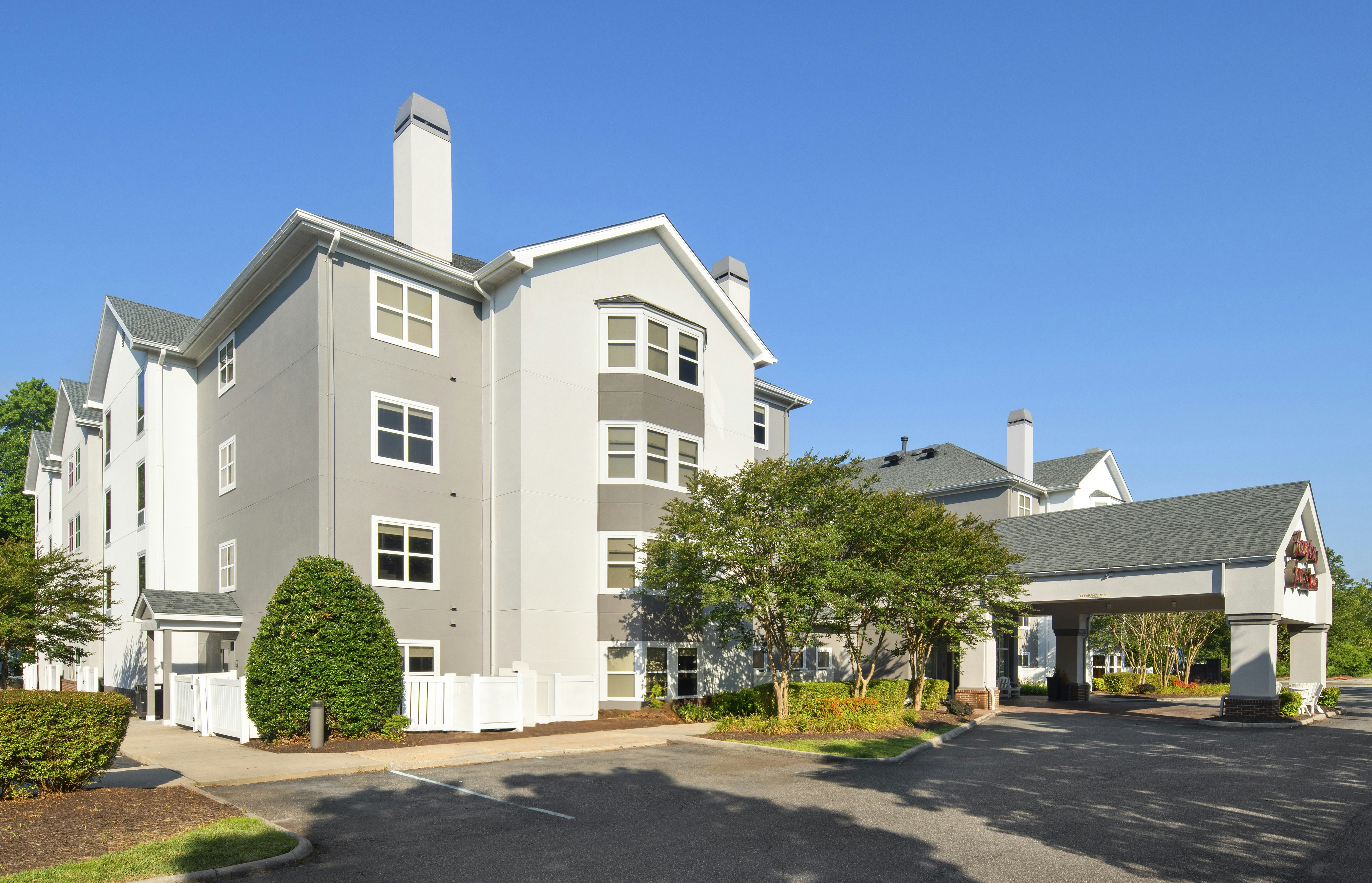 Hampton Inn & Suites Newport News (Oyster Point) 36/36