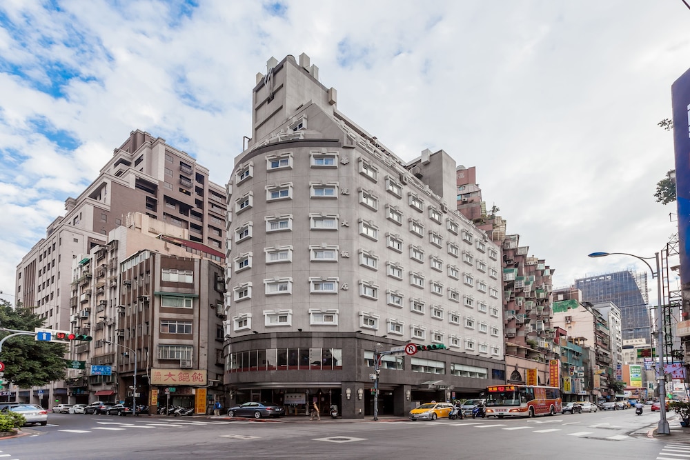 Ferrary Hotel 45/50