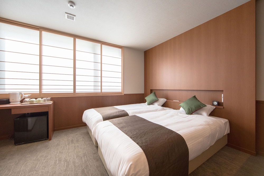 No6 Nijo-Hotel 12/34