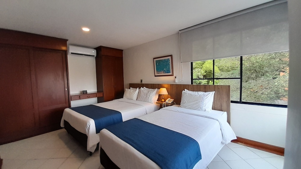 Travelers Apartamentos Y Suites Cali Castellon 8/29