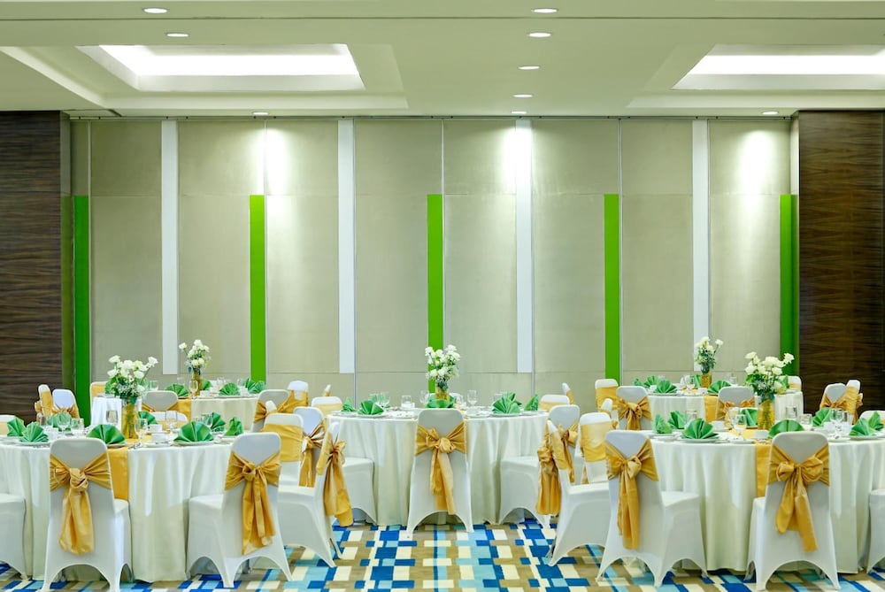Hotel Santika Cikarang 44/49