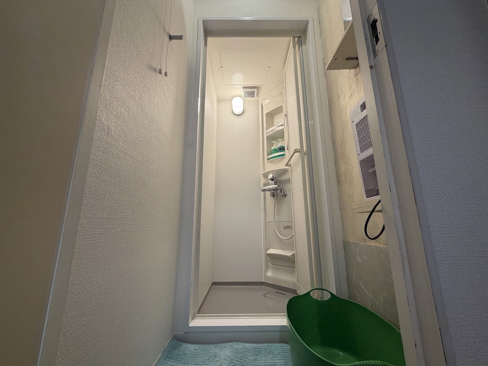 Kangaroo Hotel 49/63