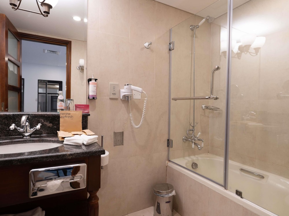2 Bedrooms, 2 Double Beds, Pool Access، Movenpick Hotel & Resort Al Bidaa 9/10
