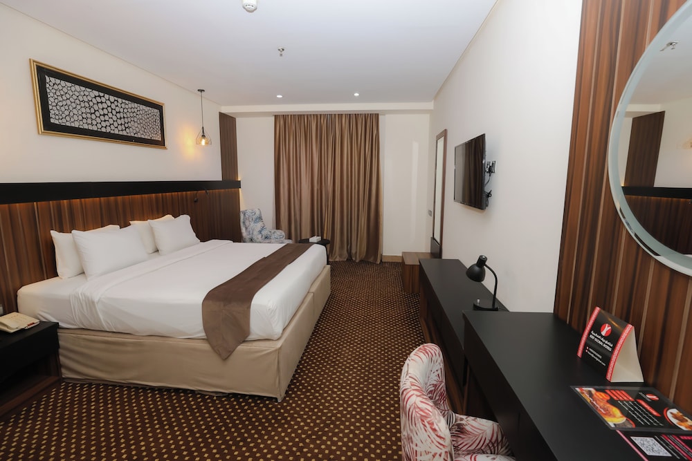 EXCLUSIVE, SUITE