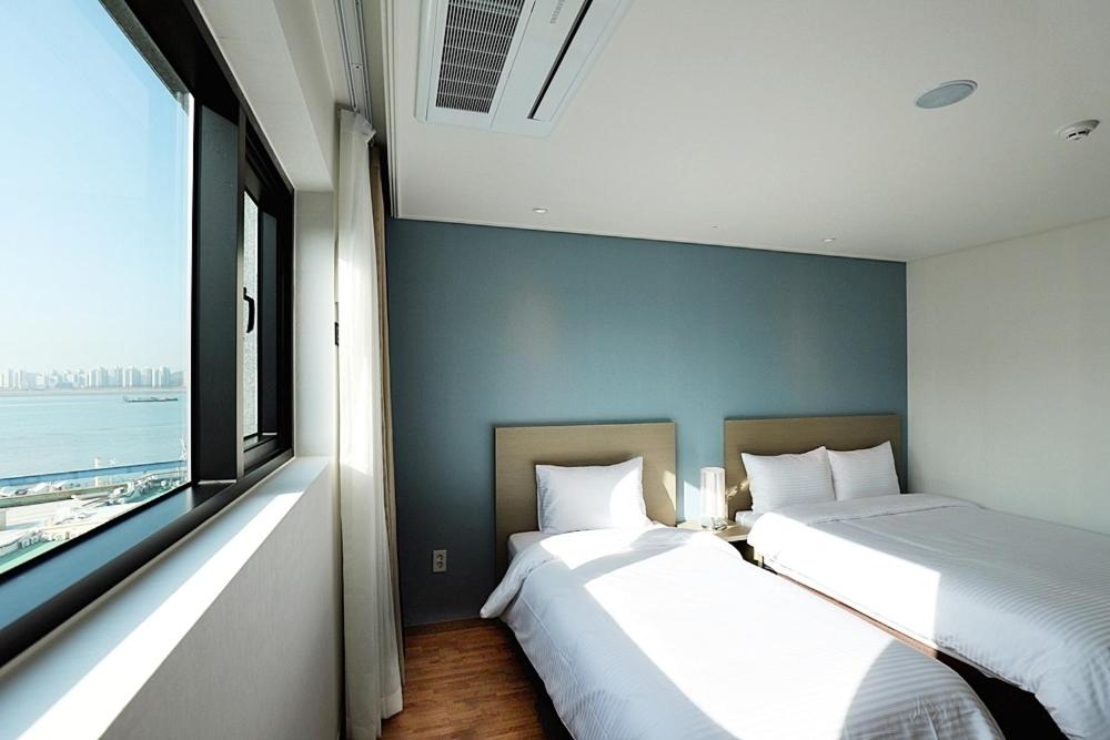STANDARD, TWIN BEDS, MOUNTAIN VIEW