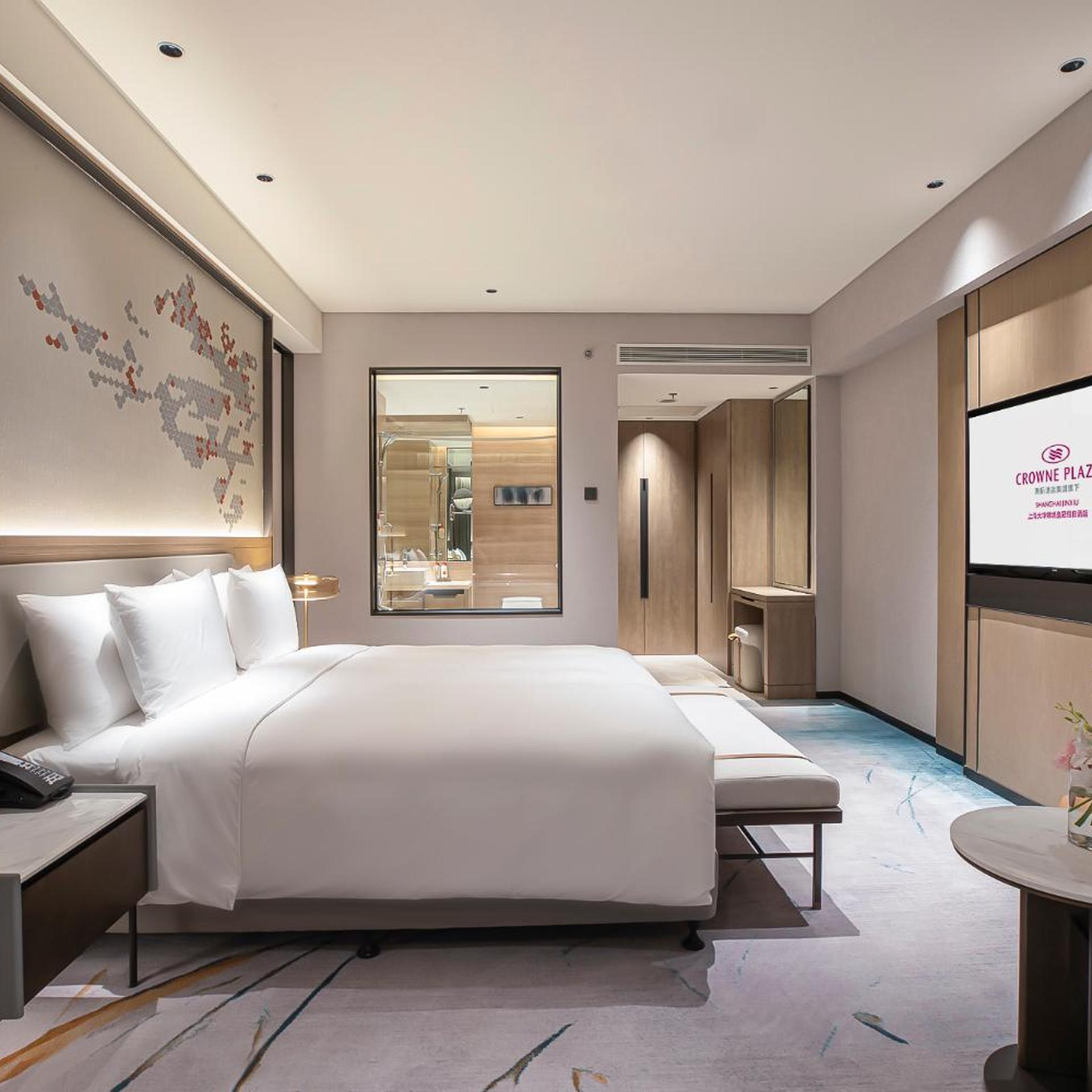 1 Bedroom, Study, Suite, King Bed, Living and Dining Areas