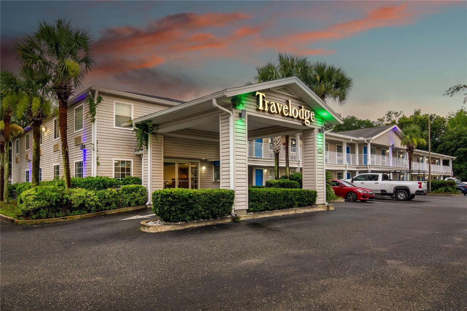 Travelodge Suites by Wyndham MacClenny 13/17