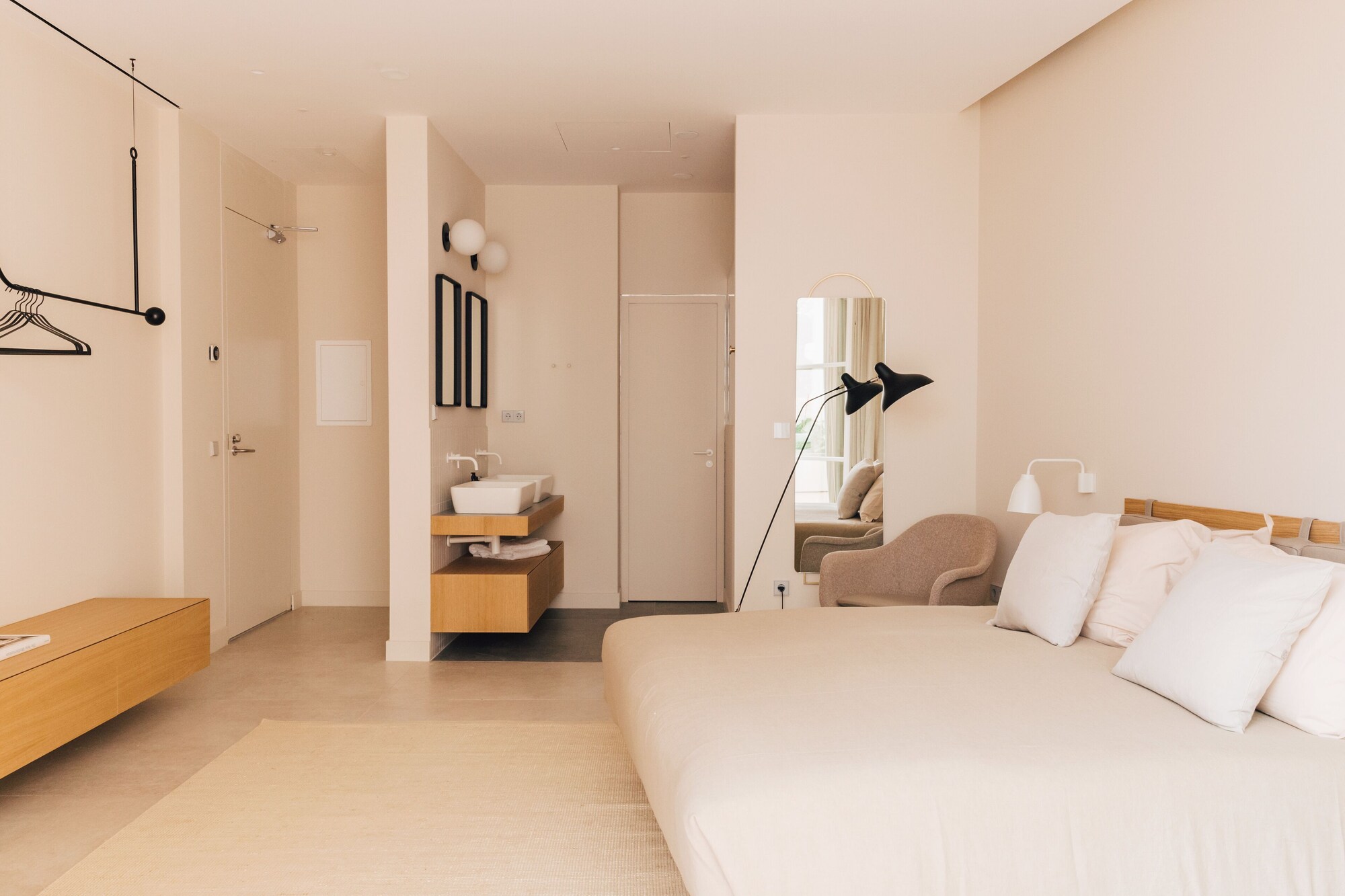 Suite, Balcony