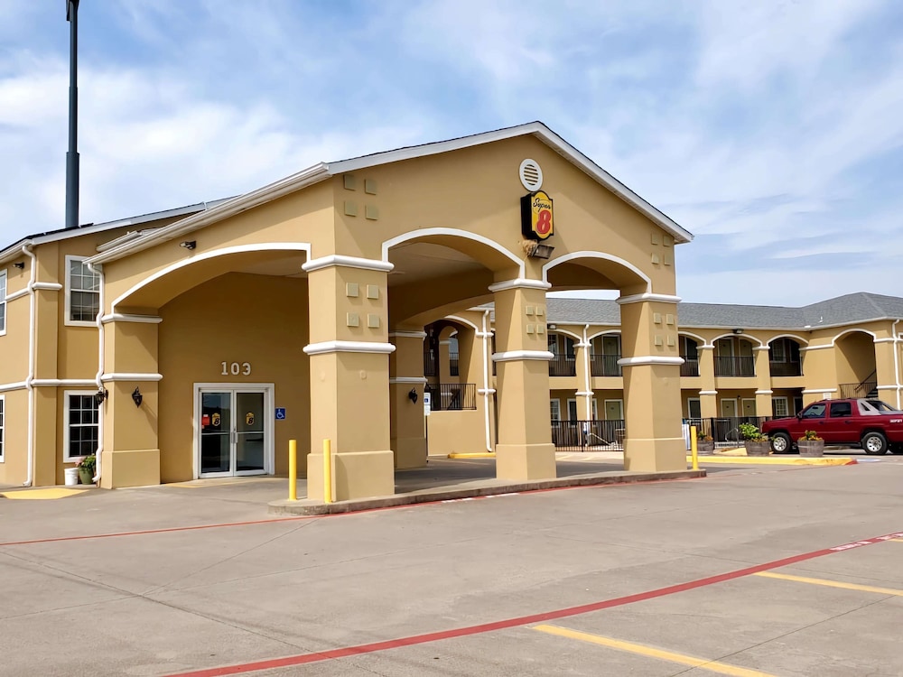 Super 8 by Wyndham Forney/East Dallas 3/27