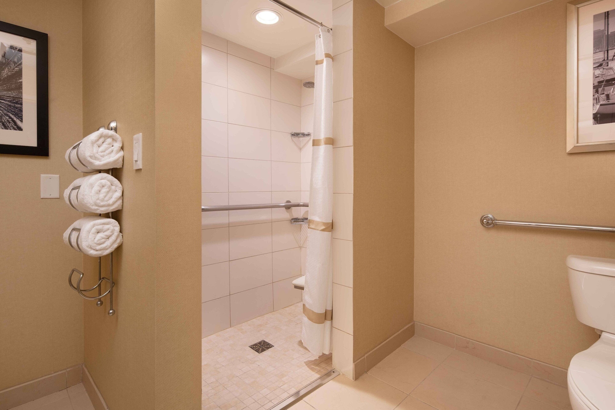 1 Bedroom, Suite, King Bed, Bay View, Sofa, Smoking, Marriott Newport Beach Bayview 7/9