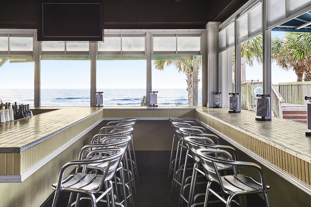 The Oceanfront Litchfield Inn 68/75