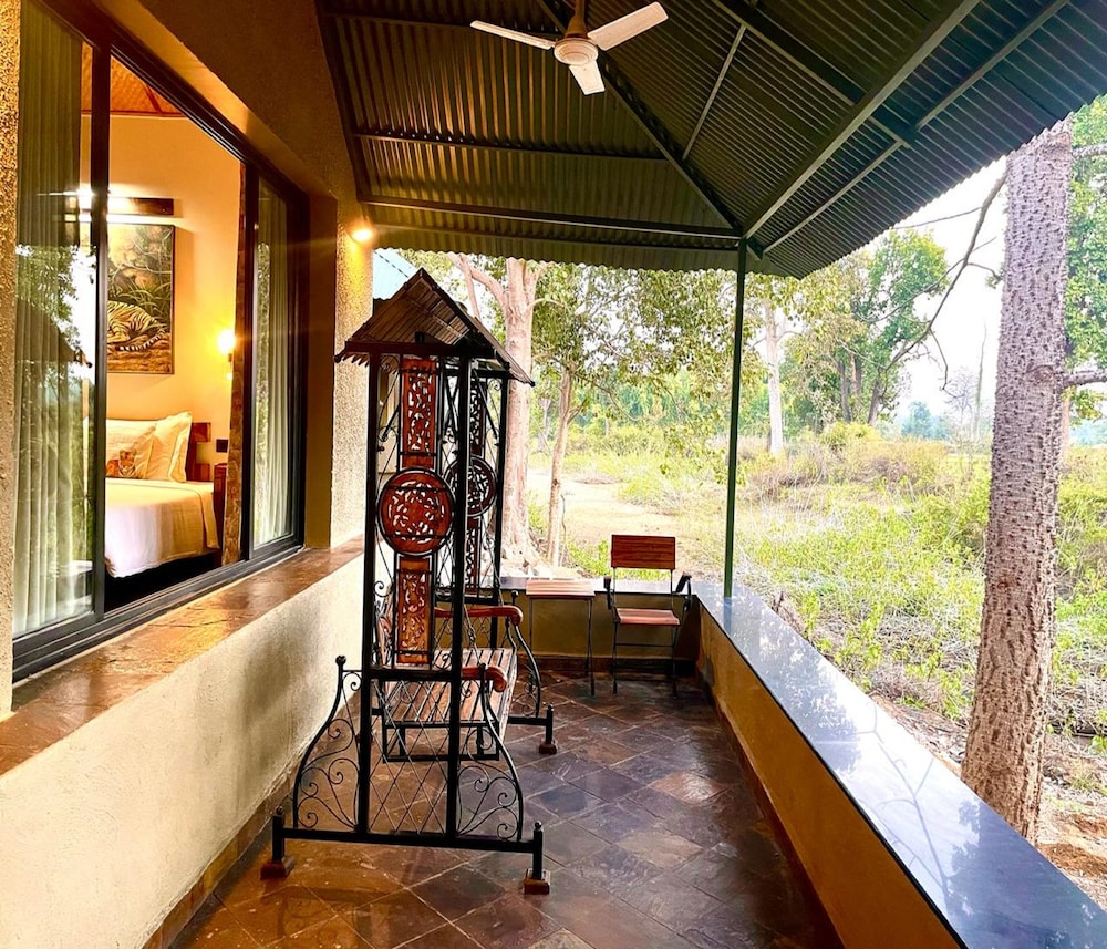 Tathastu Bandhavgarh 48/65