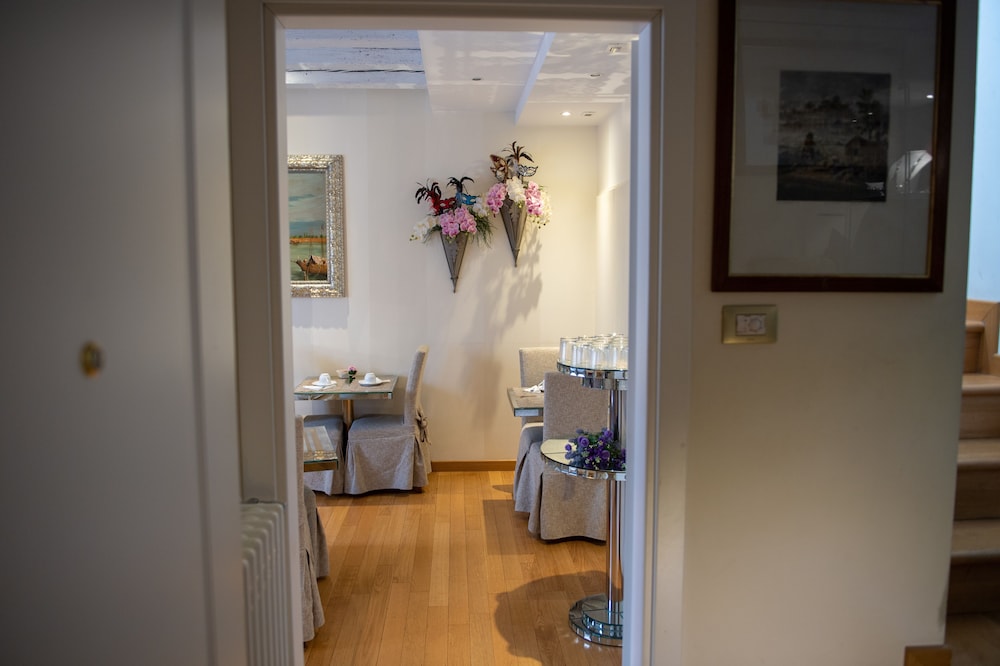 Ca Dell Arte Hotel 24/71