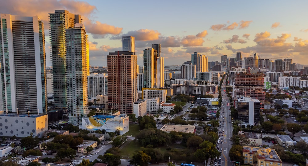 Up Midtown (ex. Wishes Hotel Biscayne) 50/55
