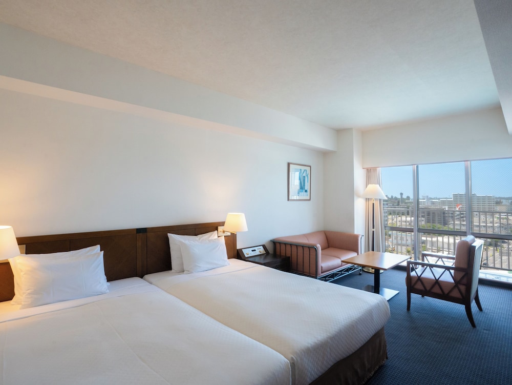 HOLLYWOOD, TWIN BEDS