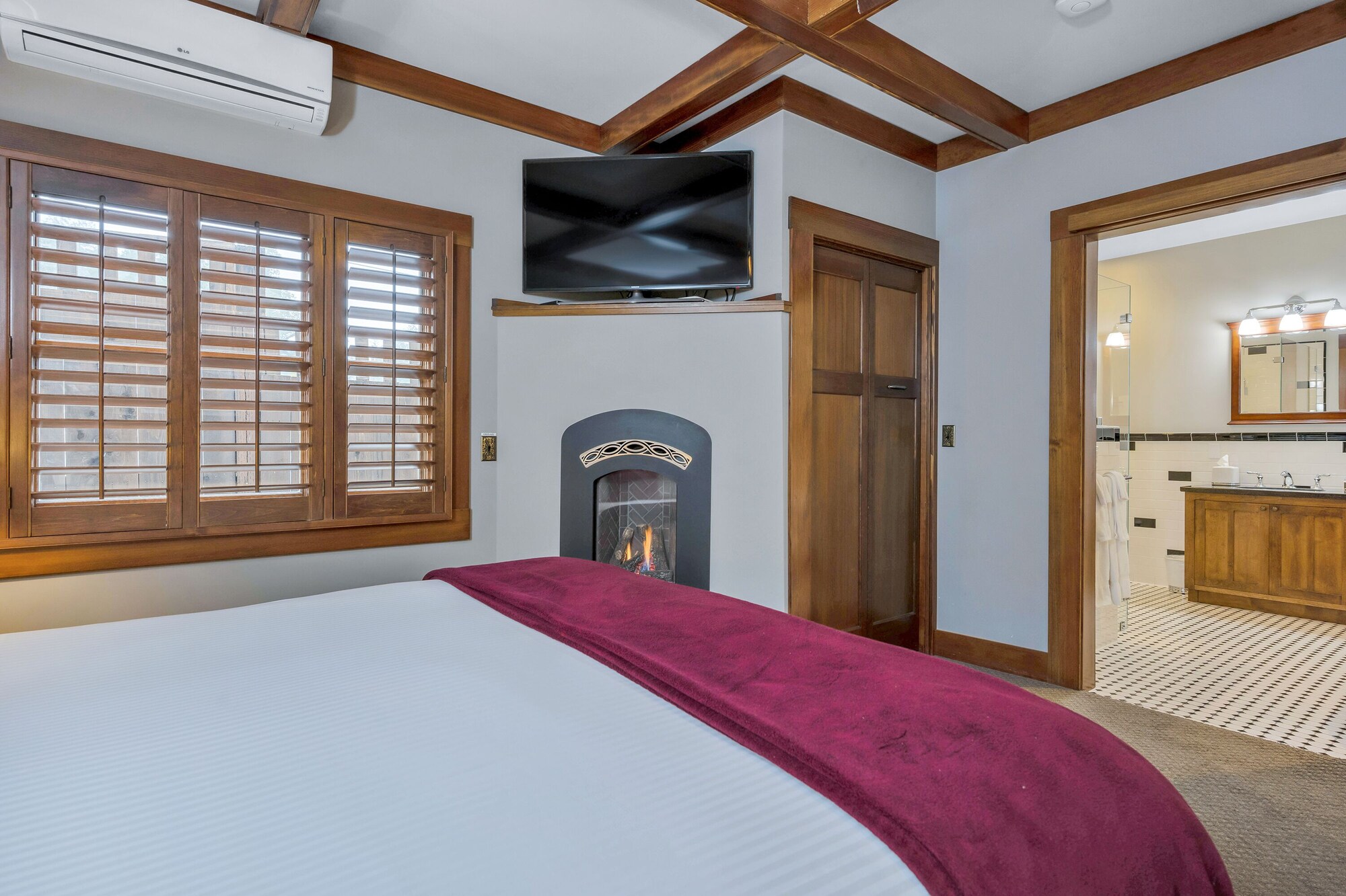 Silver, King Bed, Bath and Shower