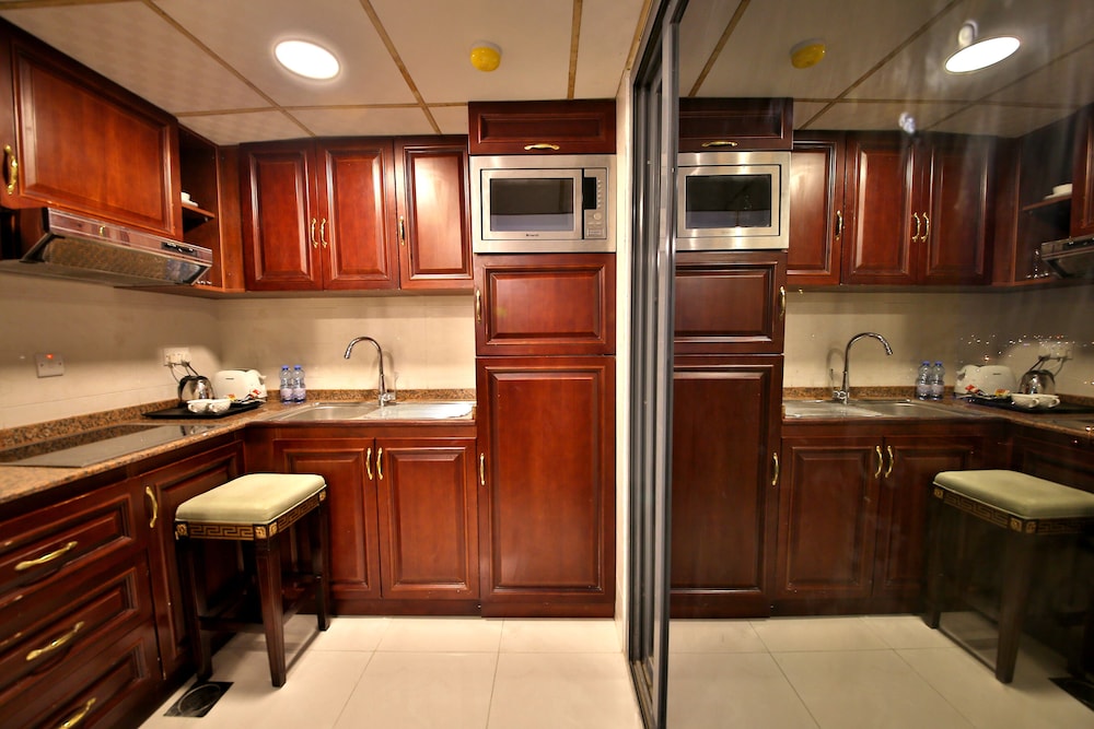 Midtown Furnished Apartments 33/34