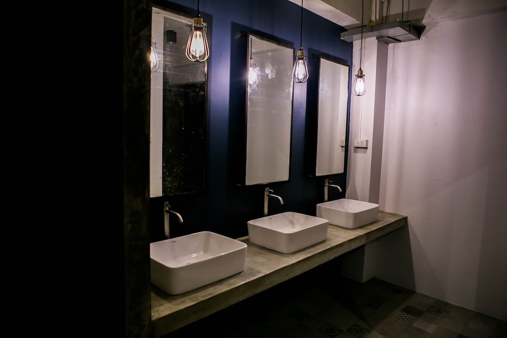 Silom Space Hostel 68/72