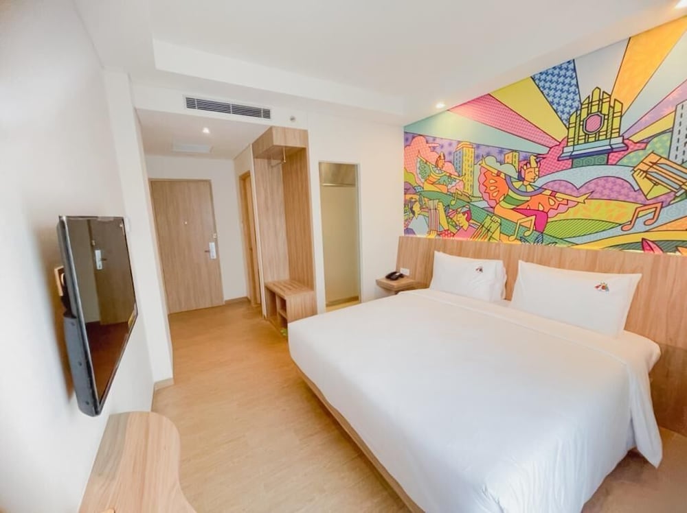MaxOneHotels at Kota Harapan Indah Bekasi 12/32