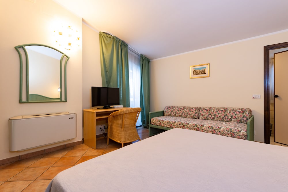 Deluxe, Double Bed