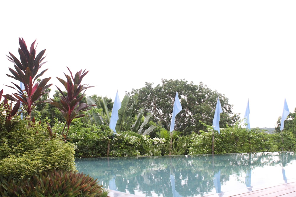 Ocean Suites Boutique Hotel 62/66