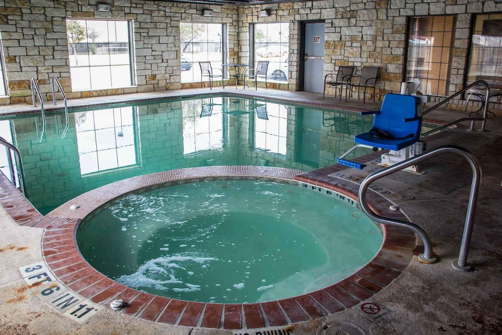Comfort Suites San Antonio SeaWorld - Lackland AFB 6/39