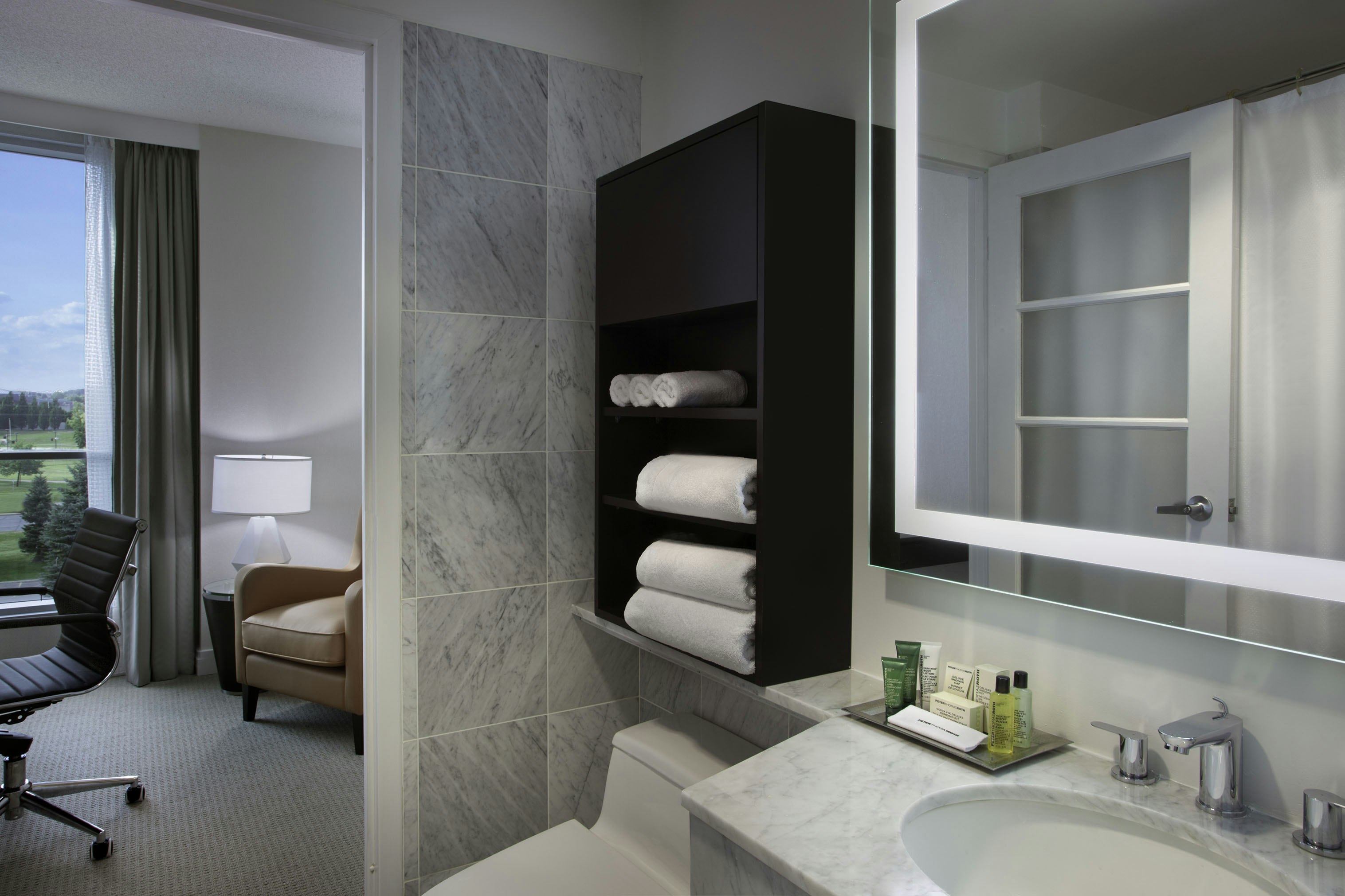 جناح ديلوكس بسرير كينج بغرفة نوم واحدة بمطبخ، Hilton Toronto Markham Suites Conference Centre Spa 2/2