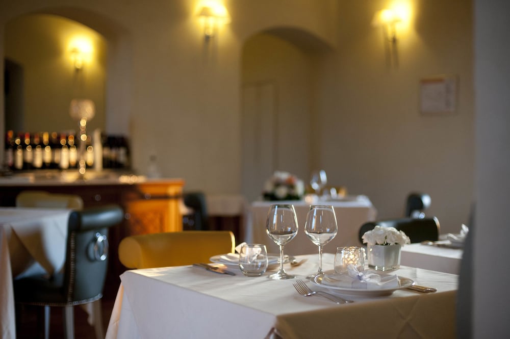VILLA TOLOMEI HOTEL AND RESORT 54/71