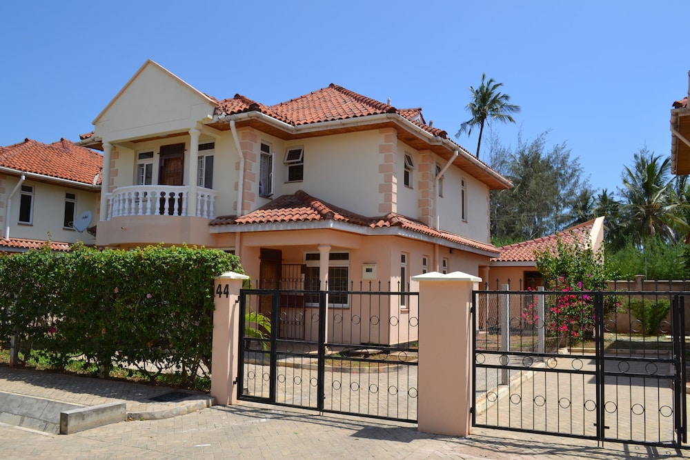 Mtwapa Holiday Home 6/50