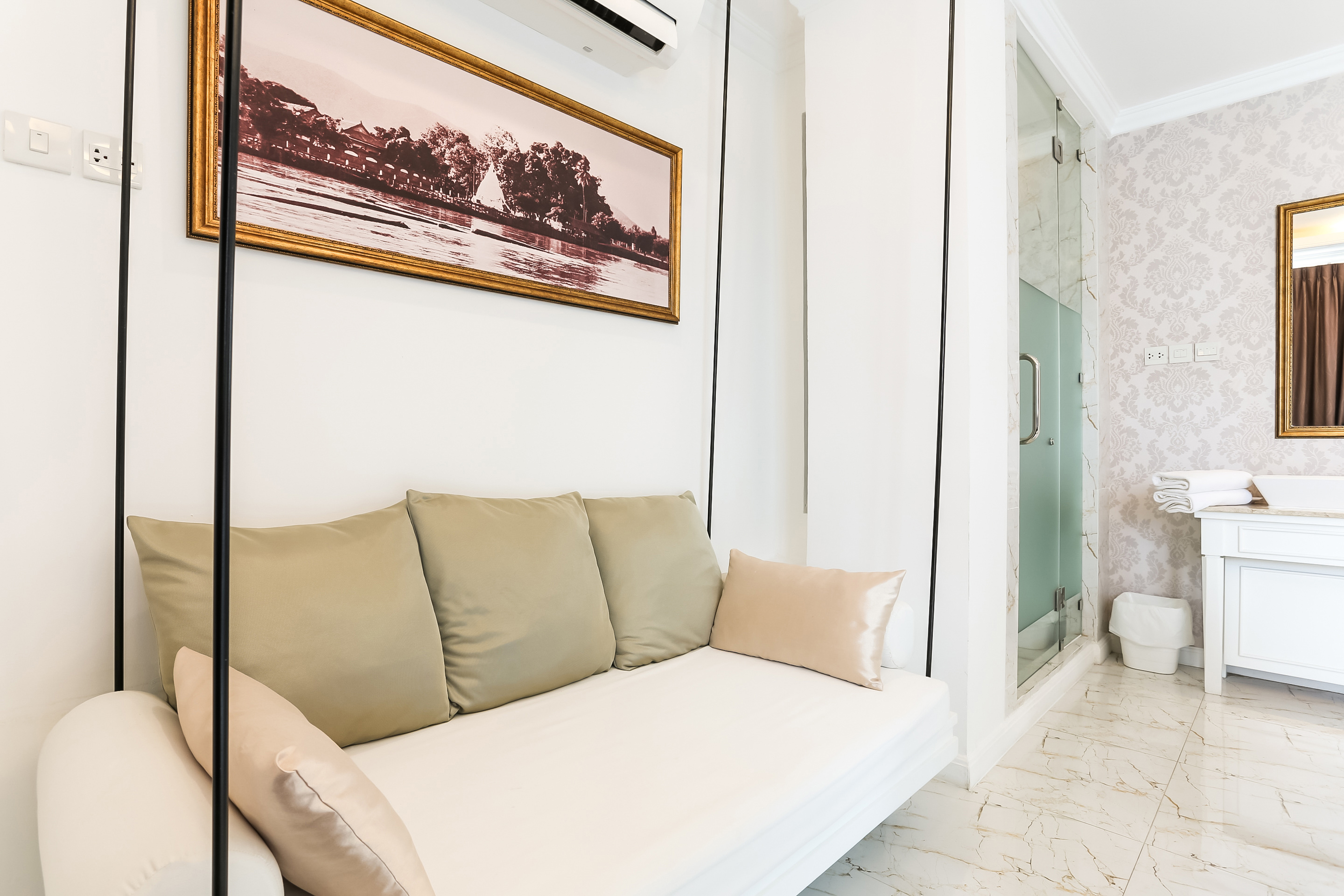B2 Riverside Colonial Hotel 33/43