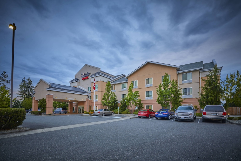 Fairfield Inn Suites By Marriott Burlington 3/32
