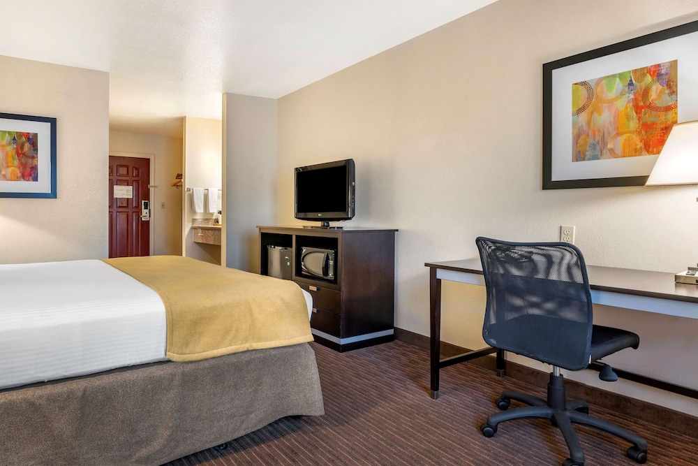 Best Western Luxury Inn 22/37