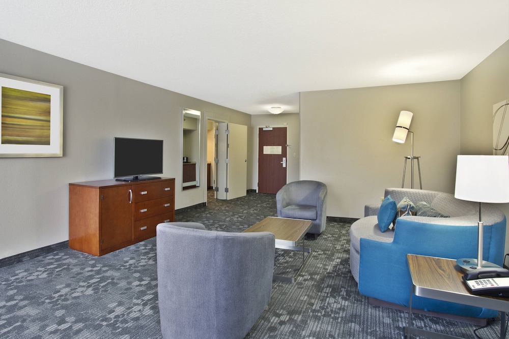 Courtyard By Marriott Gulfport Beachfront 27/45