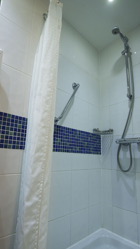 Holiday Inn Express Hull City Centre 24/67