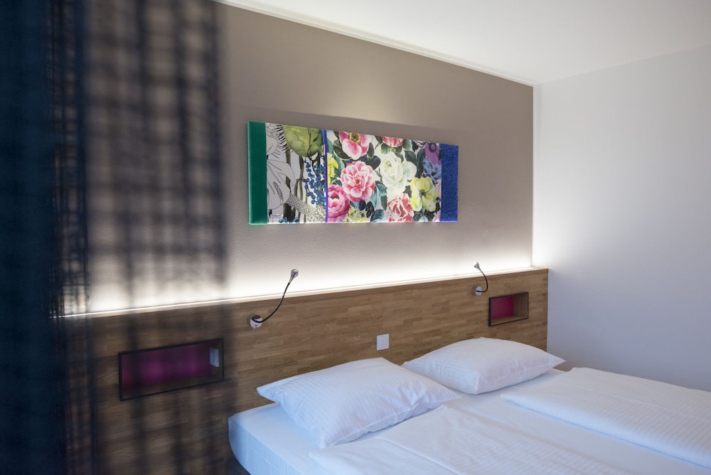 Fab Hotel 11/33