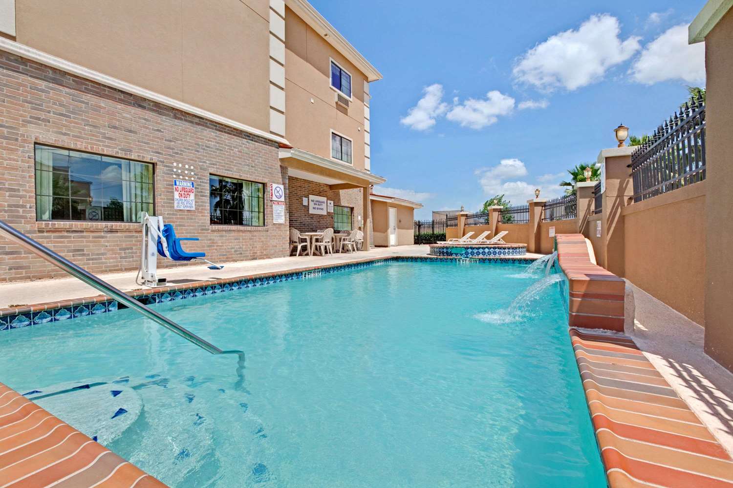 Extended Stay America Suites Baytown 13/21