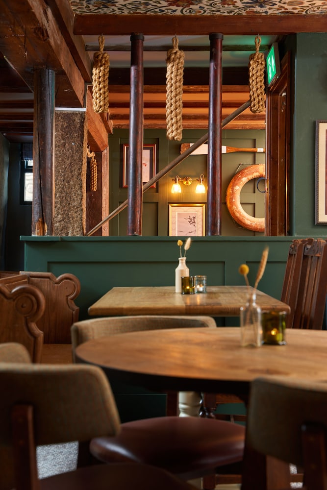 Harbour Inn 29/48
