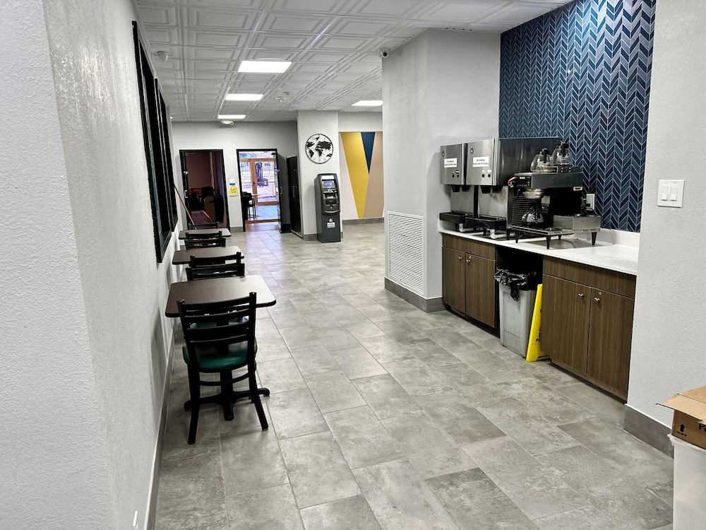 Studio6 Mesquite, TX – Town East 33/37