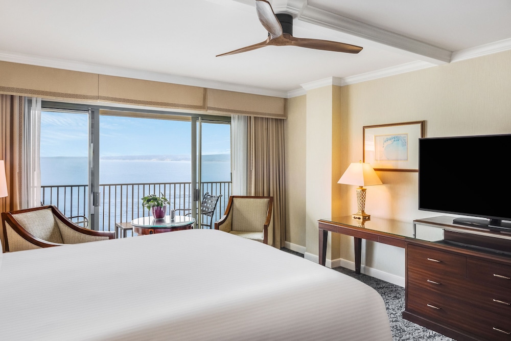 Room, King Bed, Partial Ocean View, Balcony